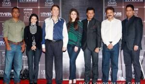 Kareena Kapoor sits on Raj Kapoor’s lap at Bollywood’s official ‘walk of fame’