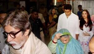 Amitabh Bachchan and Aishwarya Rai Bachchan visit Siddhivinayak temple with family