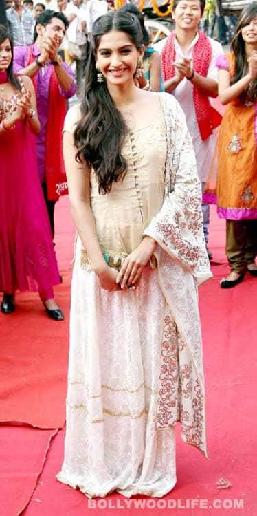 Alia Bhatt's Ekaya kurta is definitey a wedding affair worthy attire that  every girl should have
