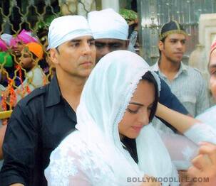 Akshay Kumar and Sonakshi Sinha visit Ajmer Sharif: View pics!