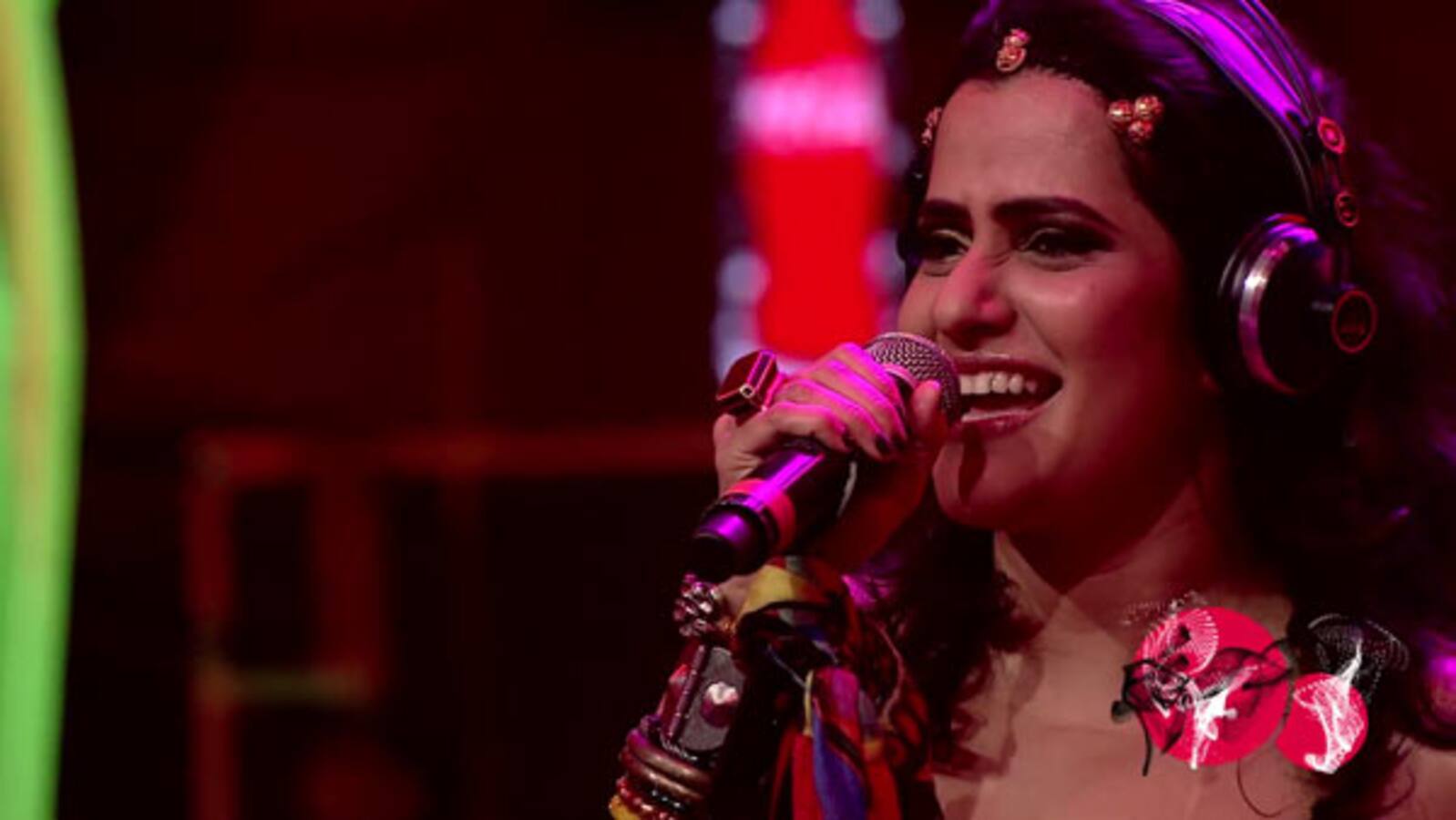 Sona Mohapatra Gives Iit Bombay A Befitting Reply After They Asked Her To Perform With A Man At