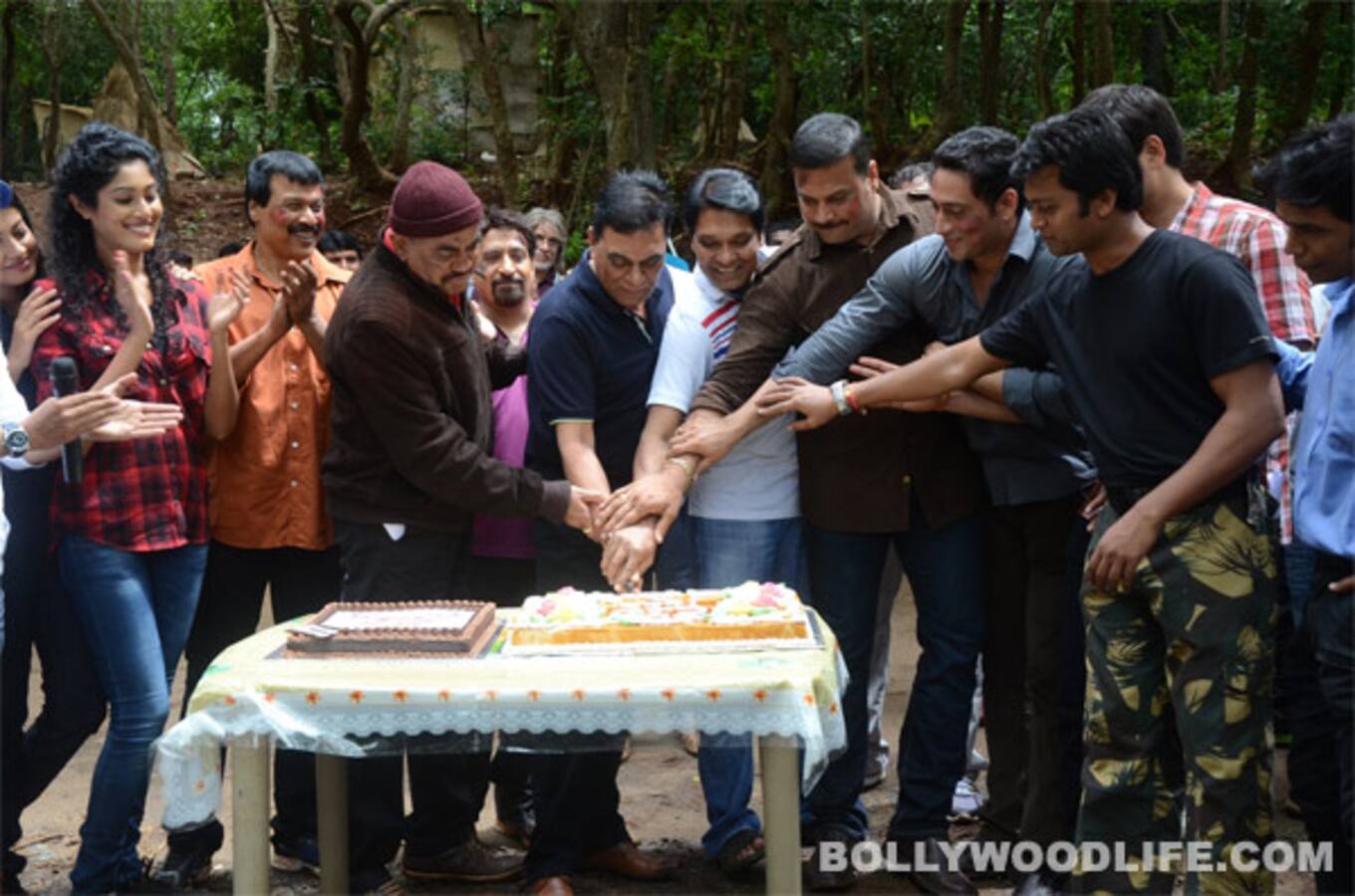 CID team celebrates the completion of 1,000 episodes - Bollywood News ...