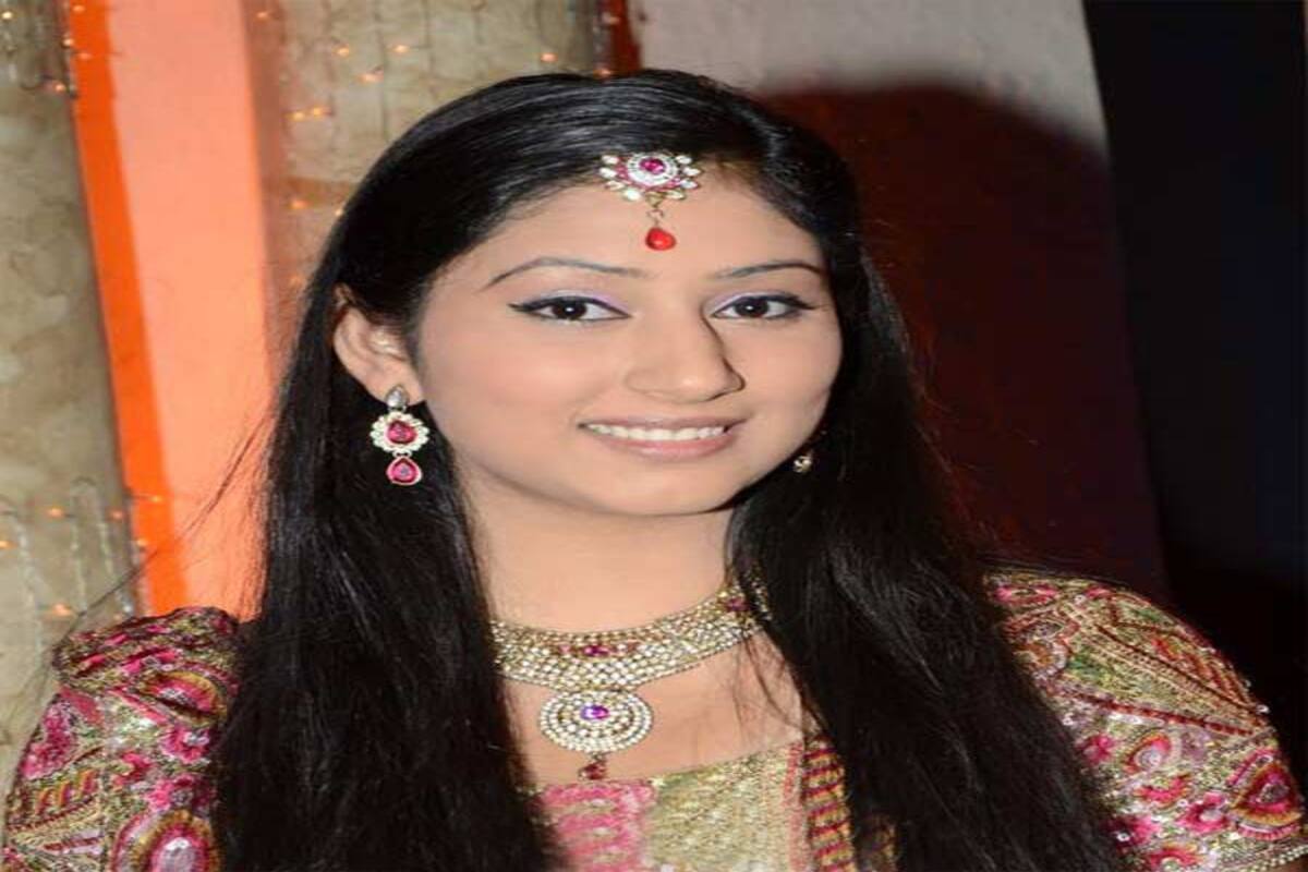 Saree Actress Nakuul Mehta Saree Actress Disha Parmar : Disha Parmar