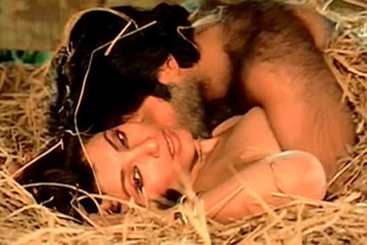 Why Are Anil Kapoor And Dimple Kapadia Rolling In The Hay In Welcome Back Bollywood News Gossip Movie Reviews Trailers Videos At Bollywoodlife Com «~tera saath hai kitna pyara💕😍 just look at dimple's hair! anil kapoor and dimple kapadia rolling