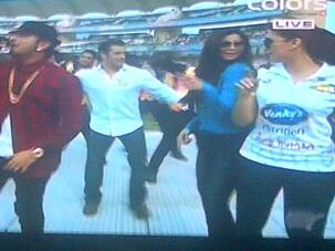 Celebrity Cricket League: Is Salman Khan using Shahrukh Khan to promote brother Sohail Khan's team? View Pics!