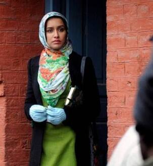 Haider on the sets: Shraddha Kapoor looks pretty in a Kashmiri girl's avatar!