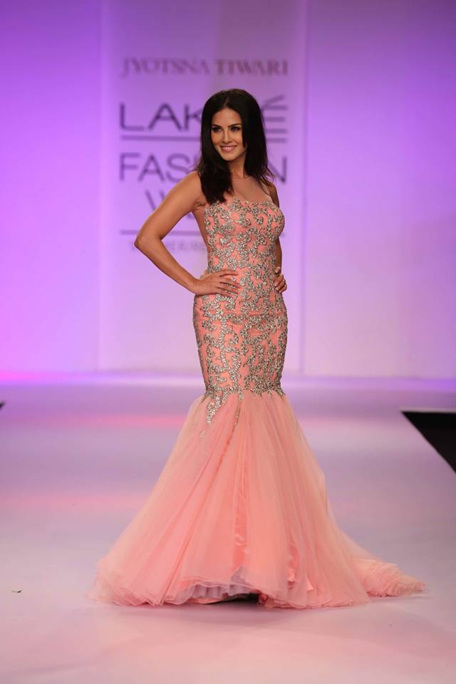 sunny leone ramp walk