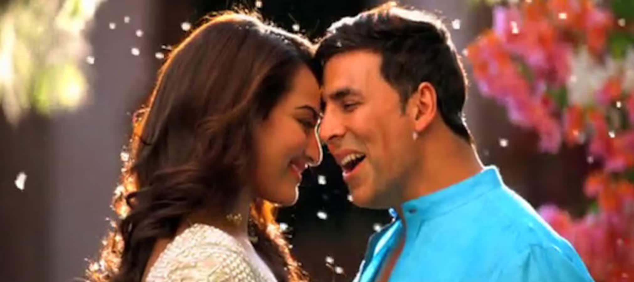 Holiday Song Shaayraana Akshay Kumar Woos Sonakshi Sinha In His Shayrana Andaaz Bollywood