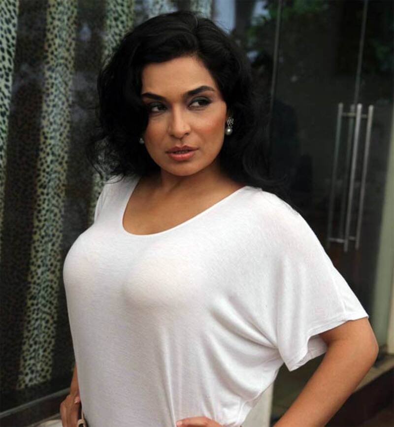 Pakistan Court Orders Case Against Actor Meera For Sex Tape Bollywood 4634