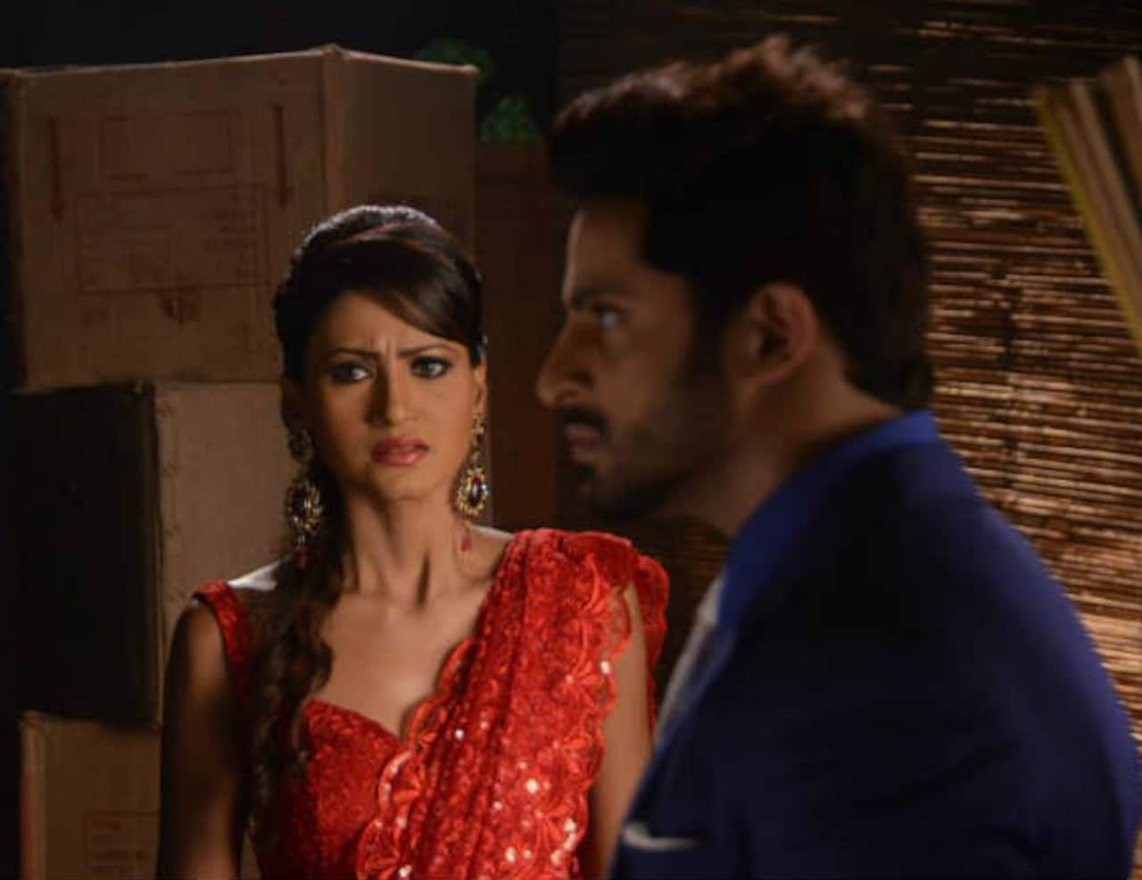 Main Naa Bhoolungi : Why does Aditya slap Madhu? - Bollywood News ...