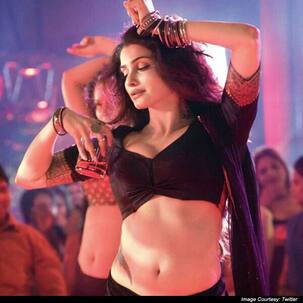Did Prachi Desai show professionalism during the shoot of Ek Villain's item song Awari?