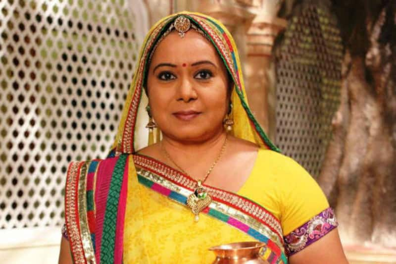 what-is-distracting-neelu-vaghela-on-the-sets-of-diya-aur-baati-hum