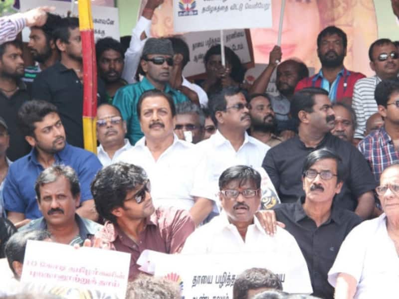 Vijay, Suriya protest outside Sri Lankan Consulate over demeaning article on Jayalalithaa!