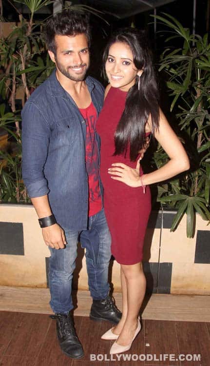 Rithwik-Dhanjani-and-Asha-Negi-at-Sargun-Mehta's-b'day-bash-in-Levo-Lounge