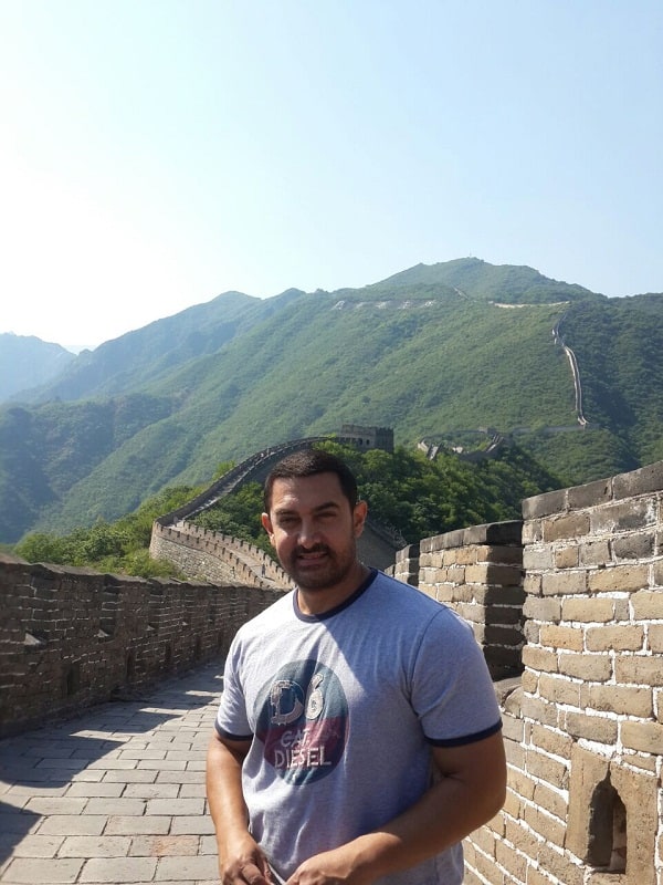 What was Aamir Khan doing on the Great Wall Of China? - Bollywood News ...