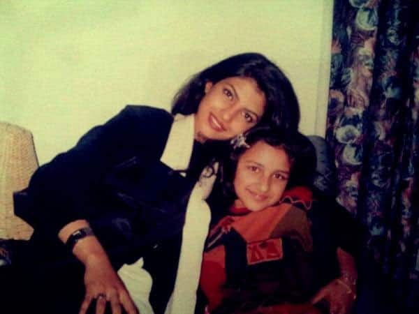 This Adorable Picture Of Priyanka And Parineeti Chopra Will Make Your Day Bollywood News Gossip Movie Reviews Trailers Videos At Bollywoodlife Com