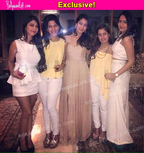 Check out this picture of Shahid Kapoor's future wife Mira Rajput posing with her&amp;nbsp;bridesmaids!