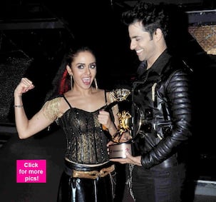 Nach Baliye 7 winners Himmanshoo Malhotra and Amruta Khanvilkar strike a pose with the trophy!