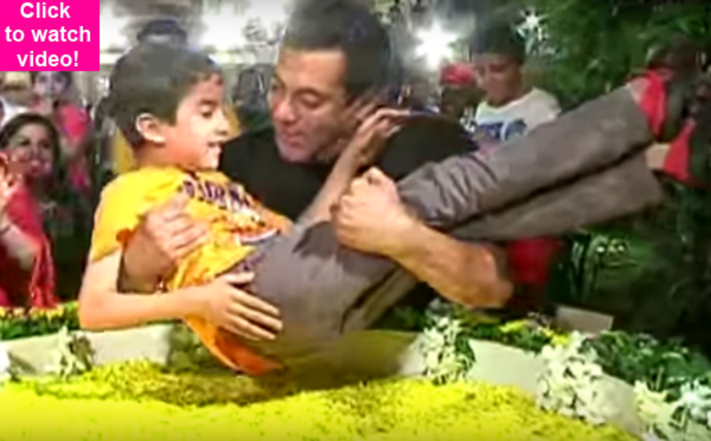 Salman Khan tries to drown a kid and no, it's NOT in the way you are thinking- watch video!