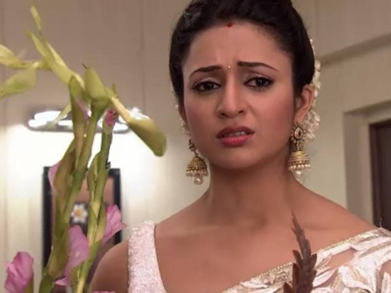 Yeh Hai Mohabbateins Divyanka Tripathi Threatens To Break Off All Ties With Fans Find Out Why