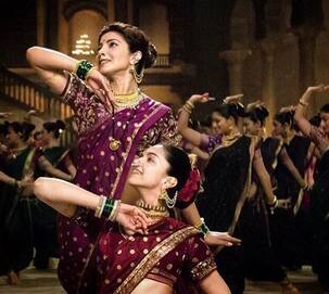 Deepika Padukone and Priyanka Chopra fought while shooting Pinga from Bajirao Mastani? Watch video!
