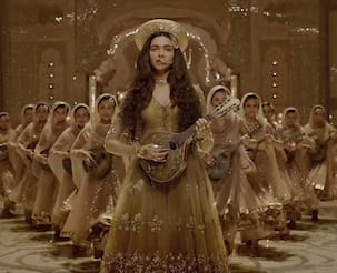 Bajirao Mastani song Deewani Mastani making video: Hats off to Deepika Padukone's dedication and Sanjay Leela Bhansali's artistic brilliance - watch video!