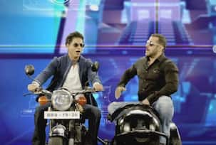 Salman Khan and Shah Rukh Khan recreate Amitabh Bachchan and Dharmendra's Jai-Veeru act!