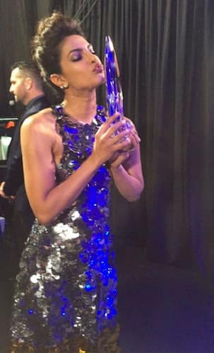 People's Choice Awards: Priyanka Chopra WINS Favourite Actress for her TV series Quantico - watch video!