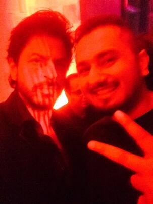 Yo Yo Honey Singh's selfie with Shah Rukh Khan is what PATCH UP looks like!