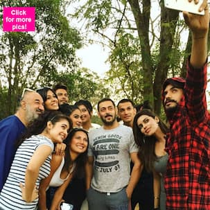 Check out Prince Narula, Mandana Karimi, Kishwer Merchantt and Suyyash Rai's selfies with Salman Khan after the Bigg Boss 9 finale!