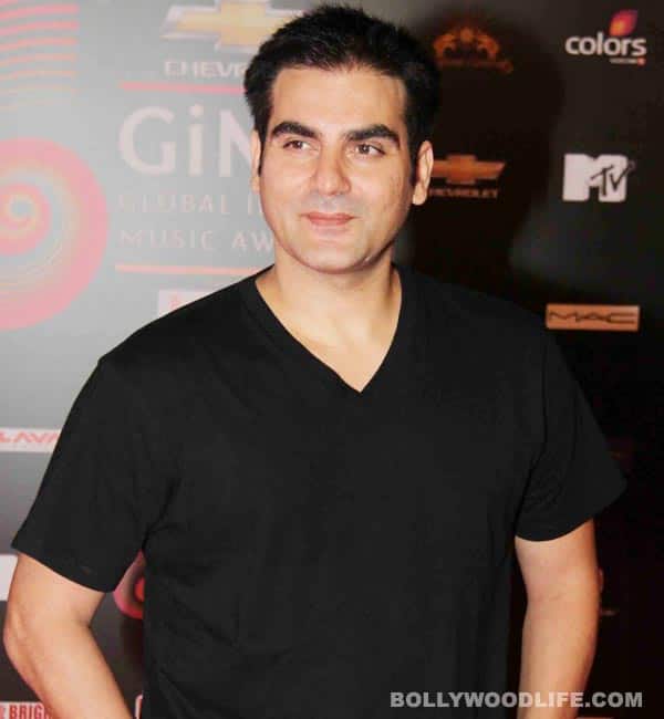 Arbaaz Khan LEAVES the city amidst divorce rumours - view pic!