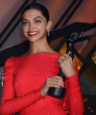 Bajirao Mastani sweeps IIFA awards; Deepika Padukone bags Best