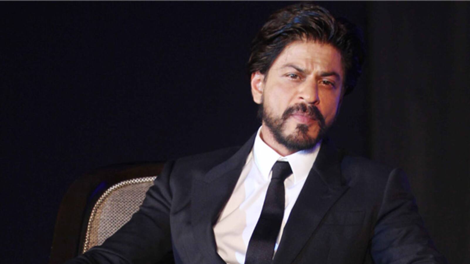 शाहरुख खान की कार पर अहमदाबाद में पथराव