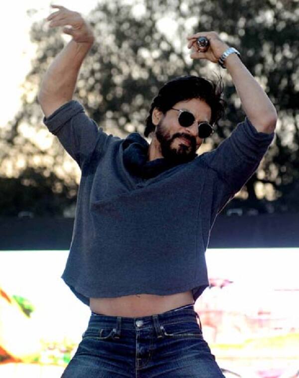Shah Rukh Khan's Delhi visit turns nasty as AVBP protesters crash the Fan Anthem venue!