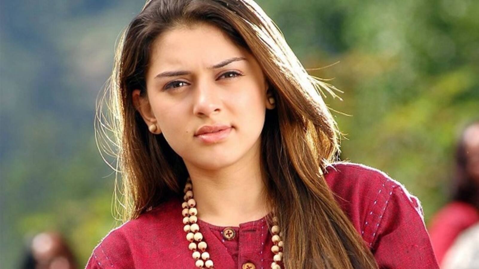Hansika Motwani has posted a hillarious video and you cannot miss it!