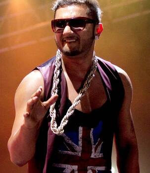 शोबिज से गायब रहने की बात पर हनी सिंह ने साधी चुप्पी