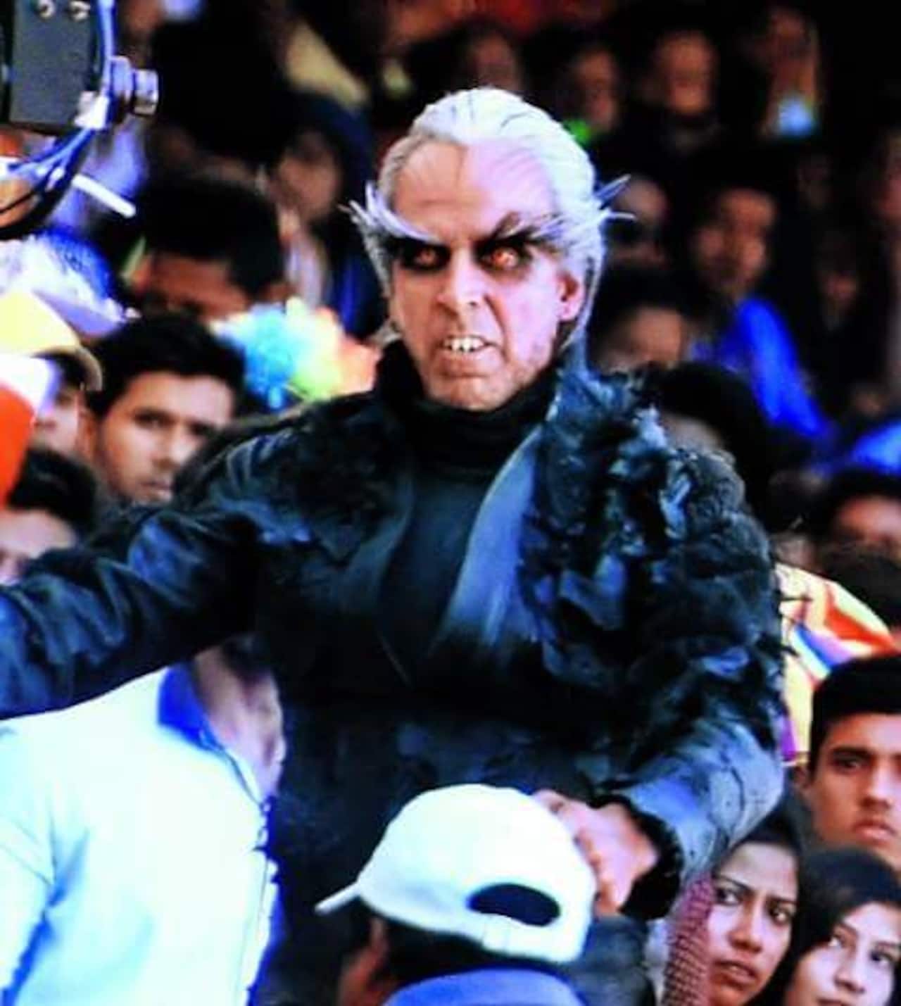 Omfg! Akshay Kumar just transformed into a DEADLY CROW for Rajnikanth starrer 2.0 - view pic!