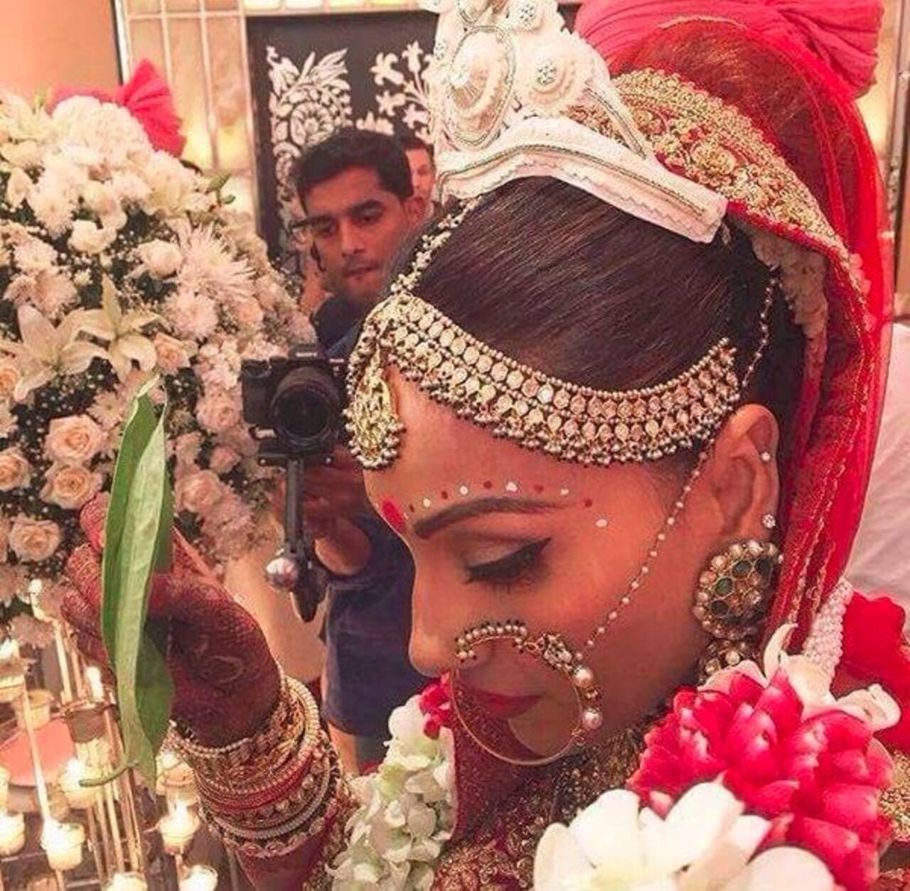 Bipasha undertakes Shubho Drishti as she gets ready to marry Karan Singh Grover! Watch video