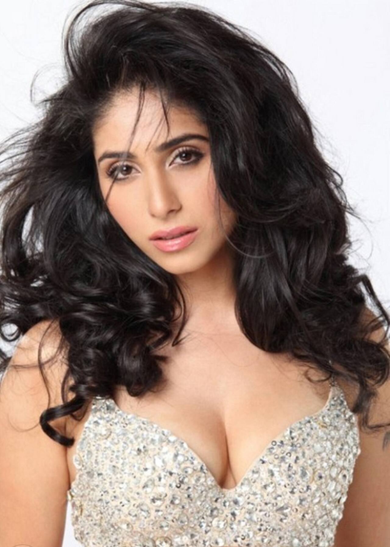 Neha Bhasin speaks about singing a romantic number for Salman Khan and Anushka Sharma's Sultan!