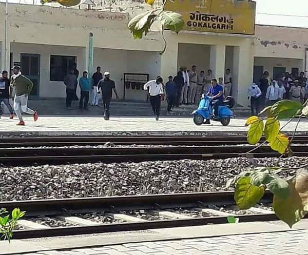 Salman Khan's scooter ride takes him to Haryana after UP - view&amp;amp;nbsp;pic!