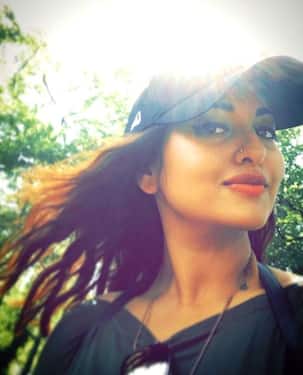 Sonakshi Sinha, please stop making us JEALOUS with your splendid holiday pictures!