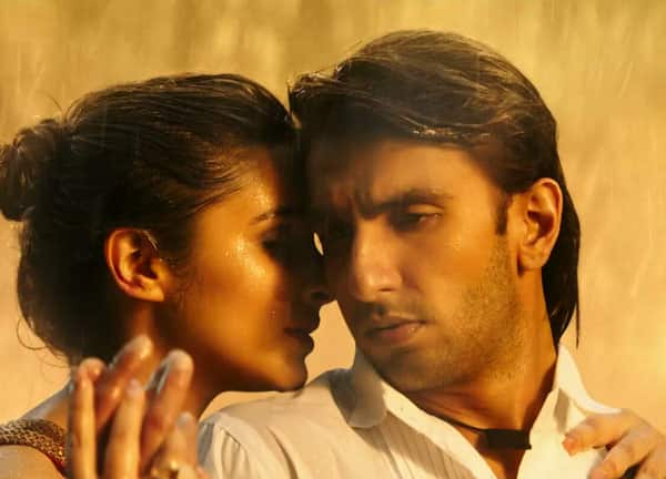 Romantic-Ranveer-Singh-And-Parineeti-Chopra-Wallpaper-Sajde-Song