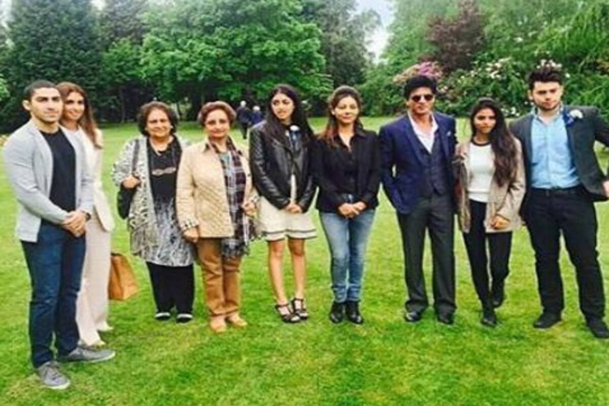 Why Is Aryan Missing From Srk And Shweta Bachchan Nanda S Family Photo View Pic Bollywood News Gossip Movie Reviews Trailers Videos At Bollywoodlife Com सदी के महानायक amitabh bachchan के लिए यह खुशी का मौका हैl अमिताभ बच्चन के नाती agstya nanda नई दिल्ली, जेएनएनl सदी के महानायक amitabh bachchan के नाती और उनकी बेटी shweta nanda के बेटे agstya. srk and shweta bachchan