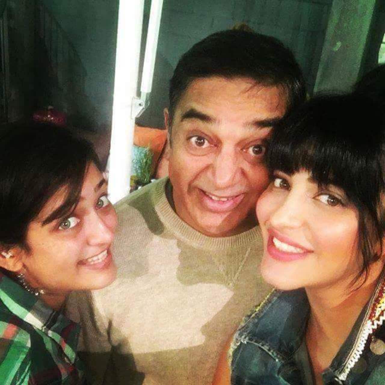 Kamal Haasan and his two daughters Shruti and Akshara are a perfect happy family and this pic proves it!