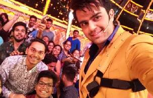 After Shah Rukh Khan, Manish Paul too shoots with a sling for Jhalak Dikhla Jaa 9!