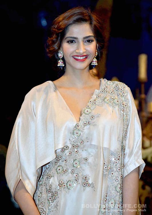 Sonam-Kapoor-(10)2372016