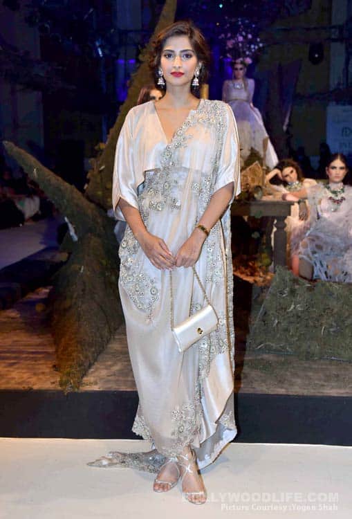 Sonam-Kapoor-(2)2372016