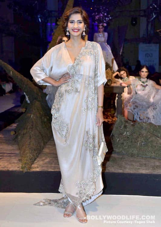 Sonam-Kapoor-(6)2372016