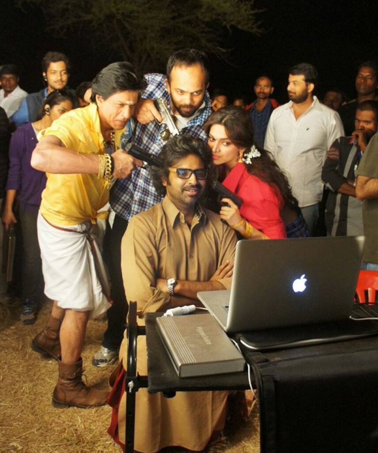 When Shah Rukh Khan, Deepika Padukone and Rohit Shetty held their crew