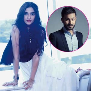 OMG !! लंदन में इस इंसान के संग एक ही घर में रुकी हैं सोनम कपूर !!